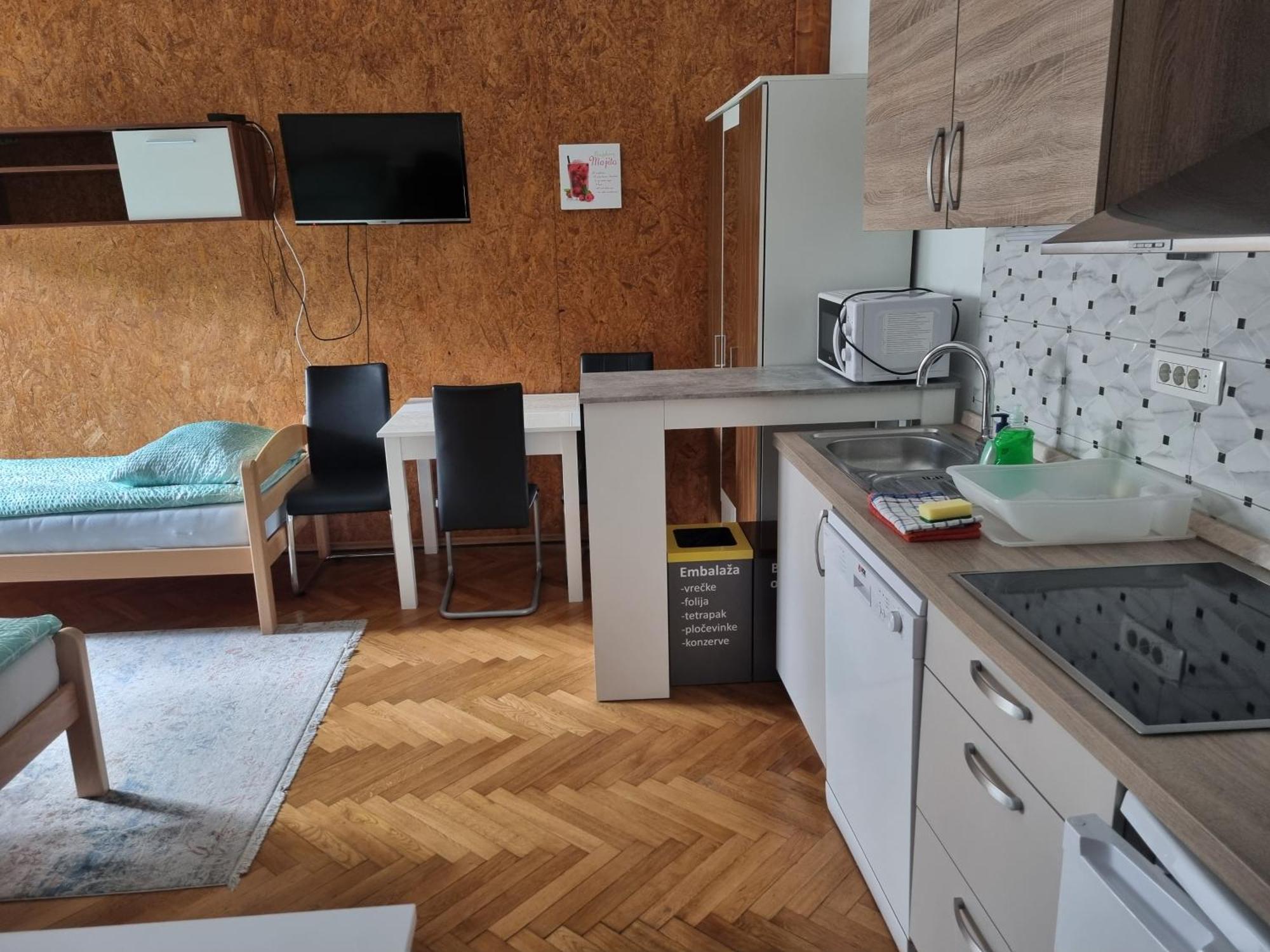 Apartments Fazarinc S Parkiriscem เซเลีย ภายนอก รูปภาพ